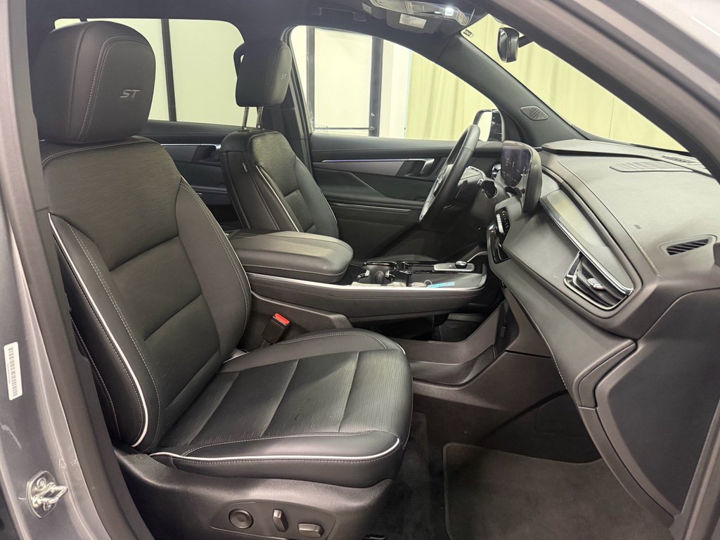 Certified 2025 Buick Enclave Sport Touring AWD/4WD image 27