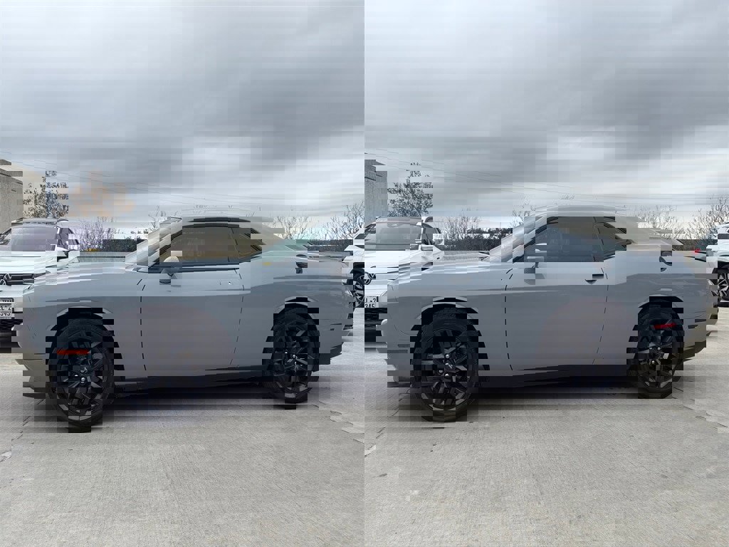 Used 2021 Dodge Challenger SXT w/ Blacktop Package image 10