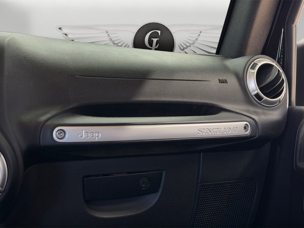 Used 2017 Jeep Wrangler Unlimited Sahara w/ Connectivity Group image 21