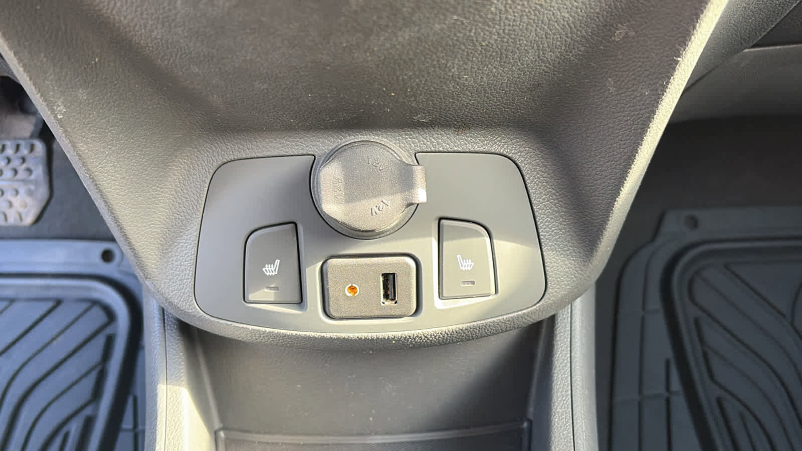 Used 2014 Chevrolet Spark LT image 18