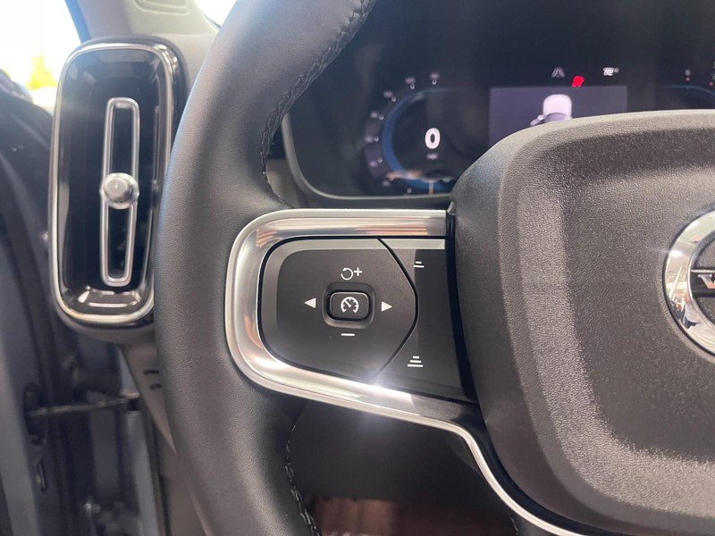 Used 2023 Volvo XC40 B5 Ultimate AWD/4WD image 16
