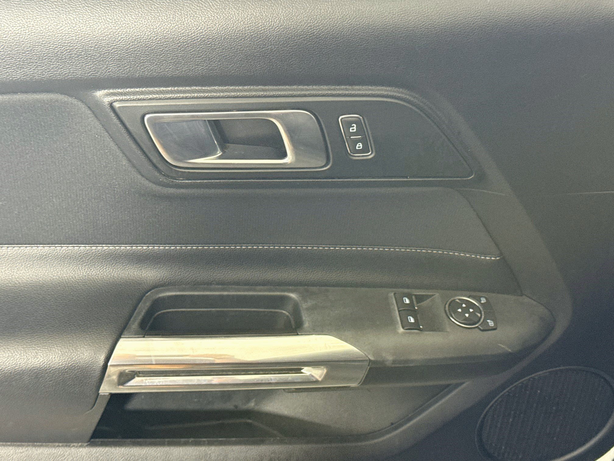 Used 2020 Ford Mustang Coupe RWD image 24