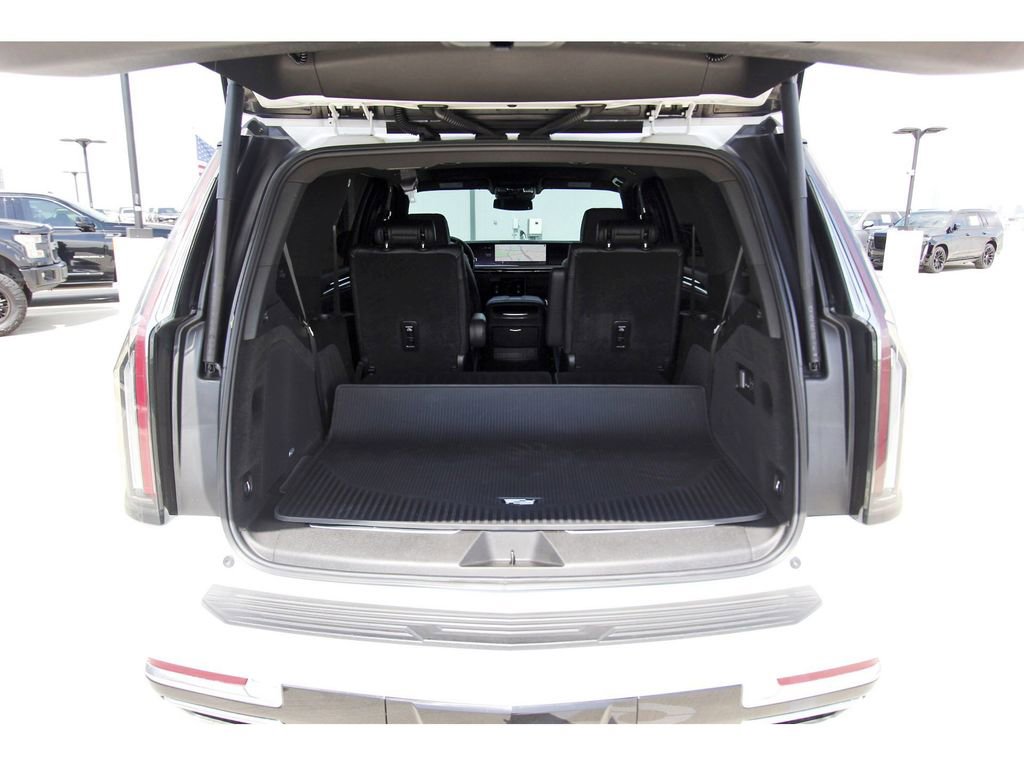 Certified 2025 Cadillac Escalade Luxury RWD image 30