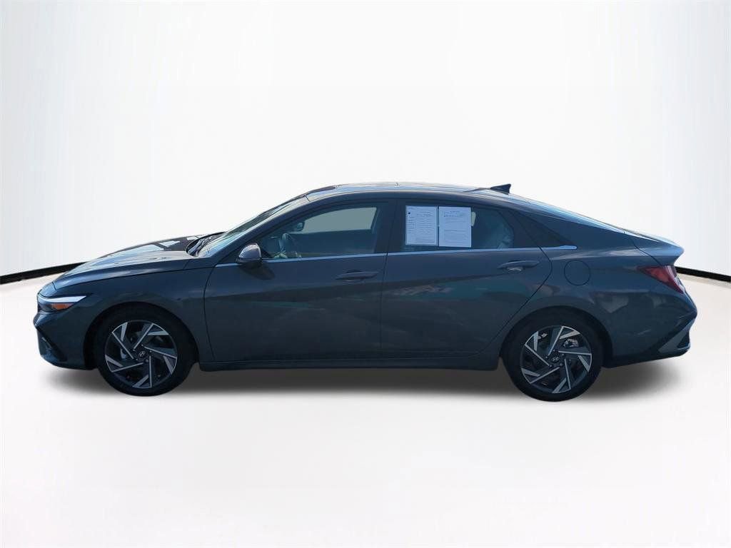 Certified 2024 Hyundai Elantra Limited FWD image 8