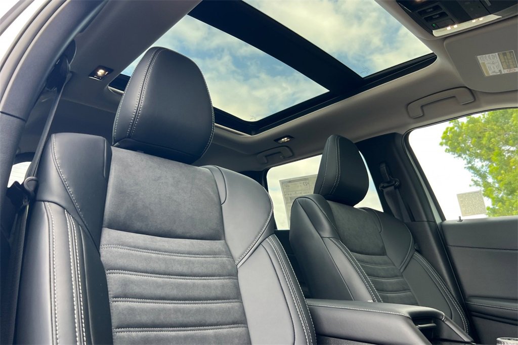 New 2025 Mitsubishi Outlander SE image 16