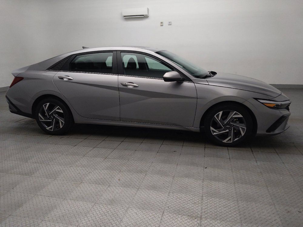 Used 2025 Hyundai Elantra SEL FWD image 11