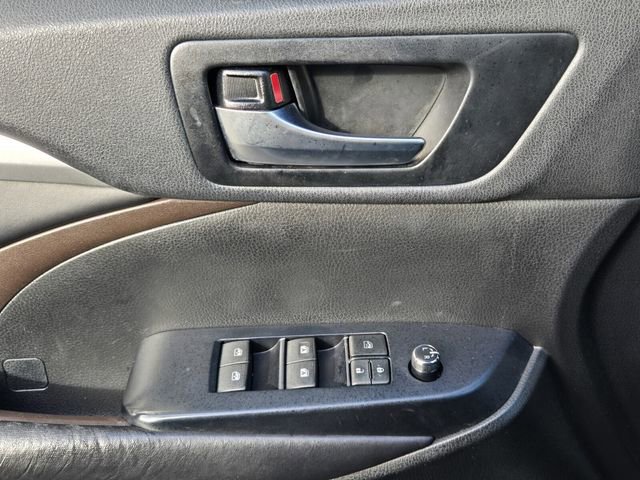 Used 2019 Toyota Highlander XLE image 27