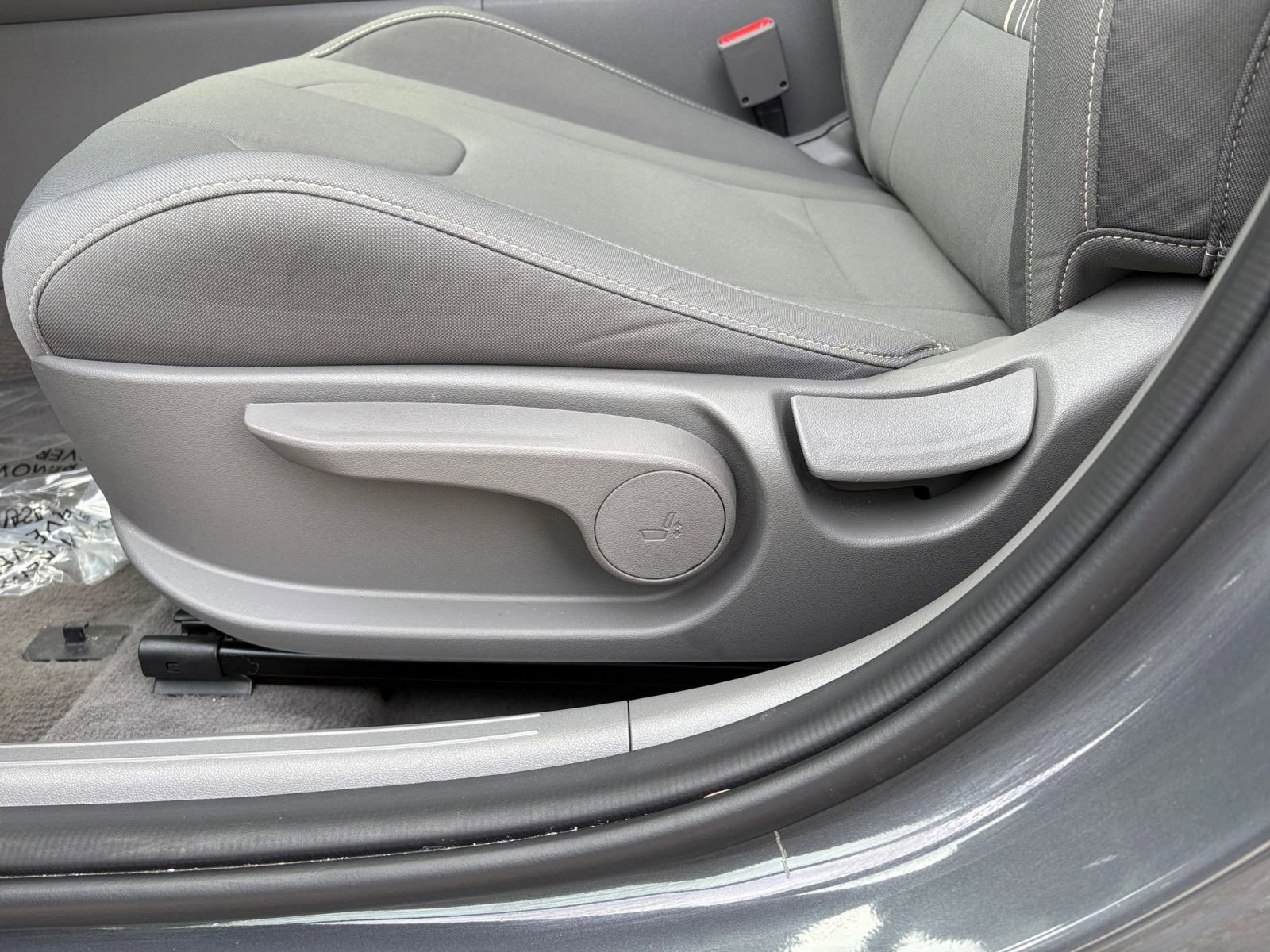 Used 2025 Hyundai Elantra SEL image 23