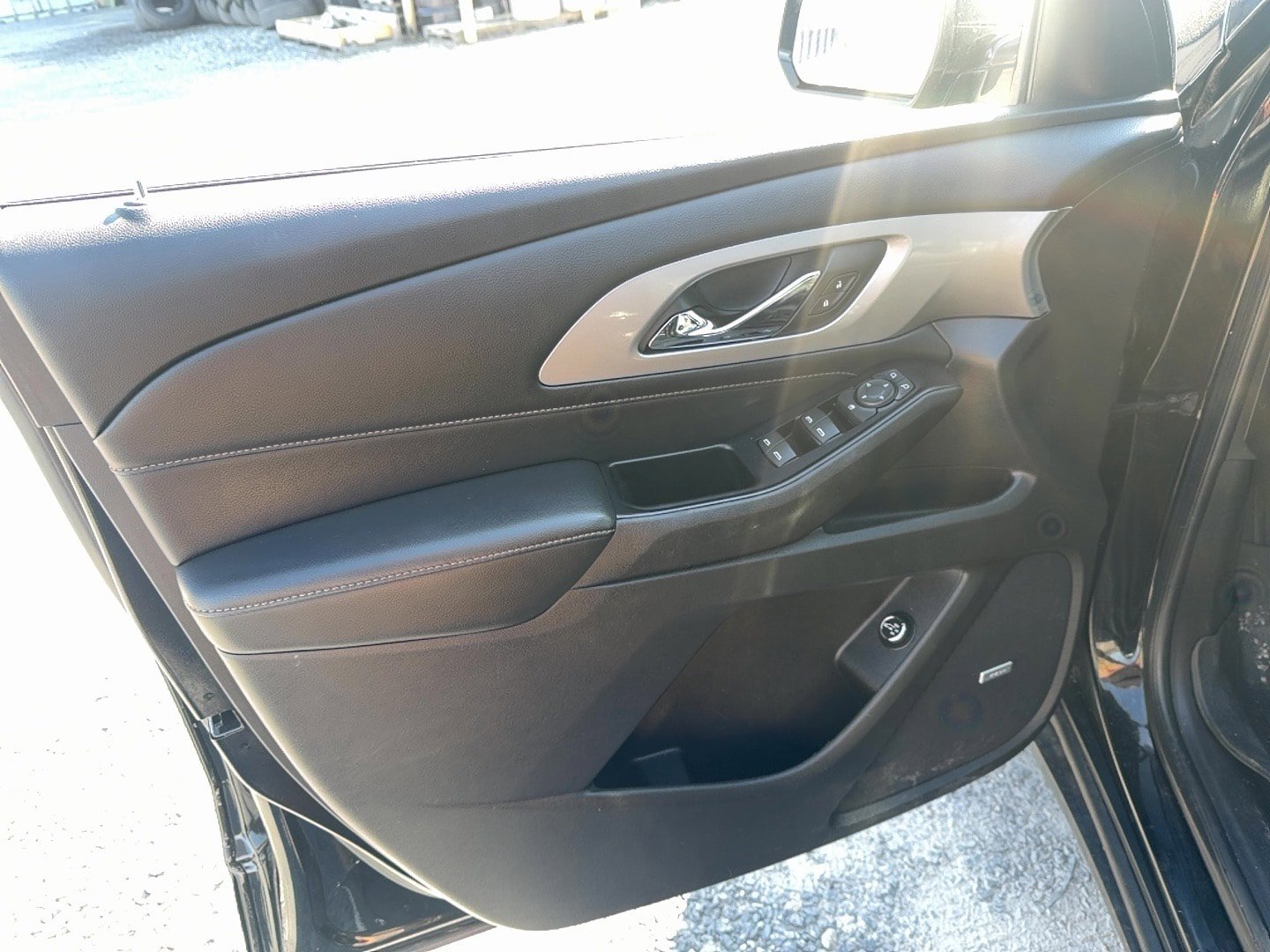 Used 2018 Chevrolet Traverse LT w/ LPO, Black Accent Package AWD/4WD image 16