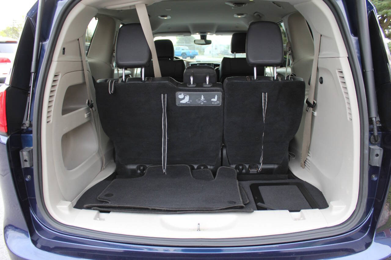 Used 2019 Chrysler Pacifica Touring-L FWD image 24
