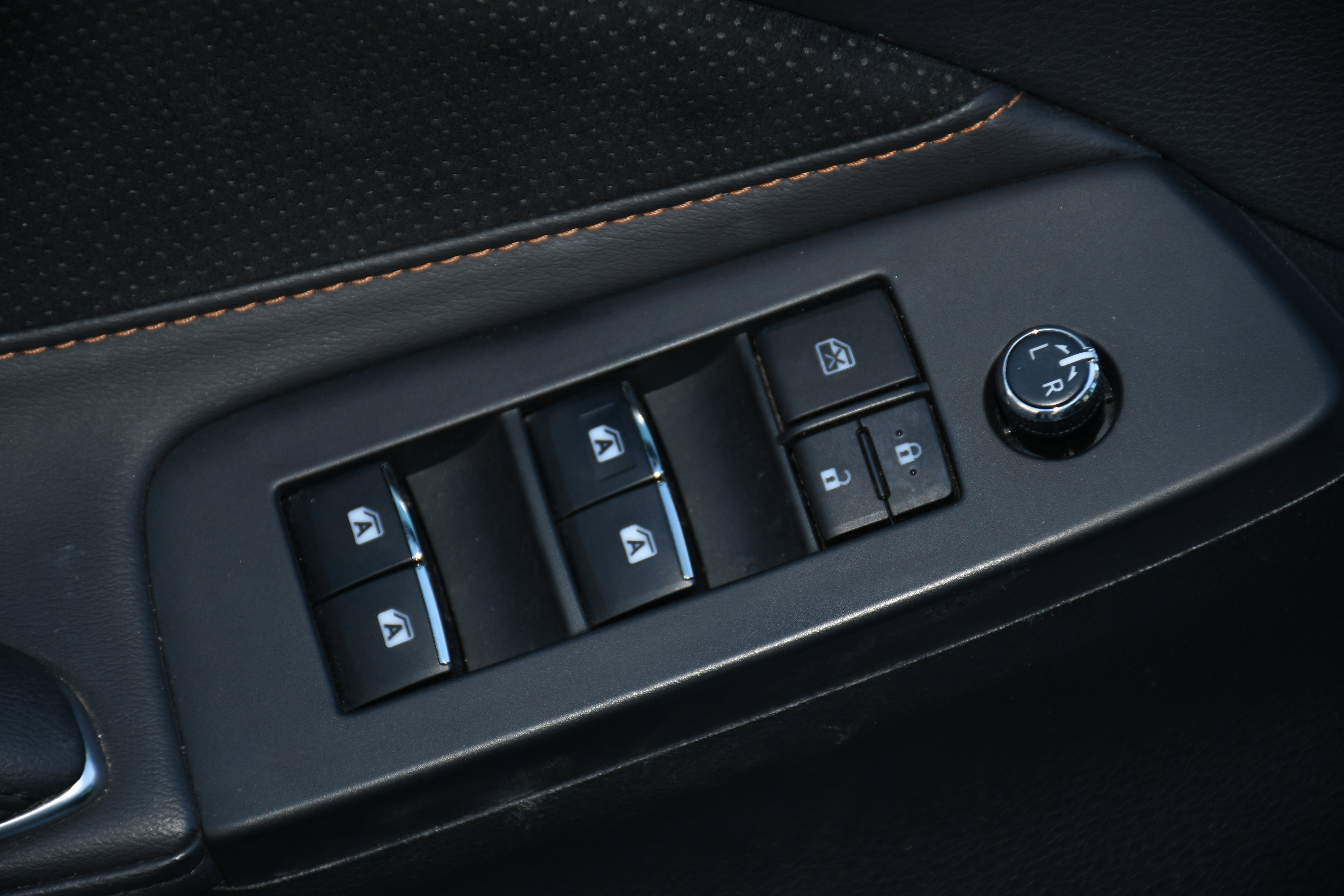 Used 2019 Toyota Avalon XSE image 11