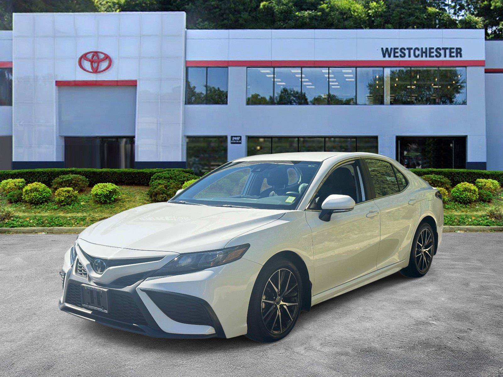 Certified 2024 Toyota Camry SE w/ Cold Weather Package AWD/4WD image 4