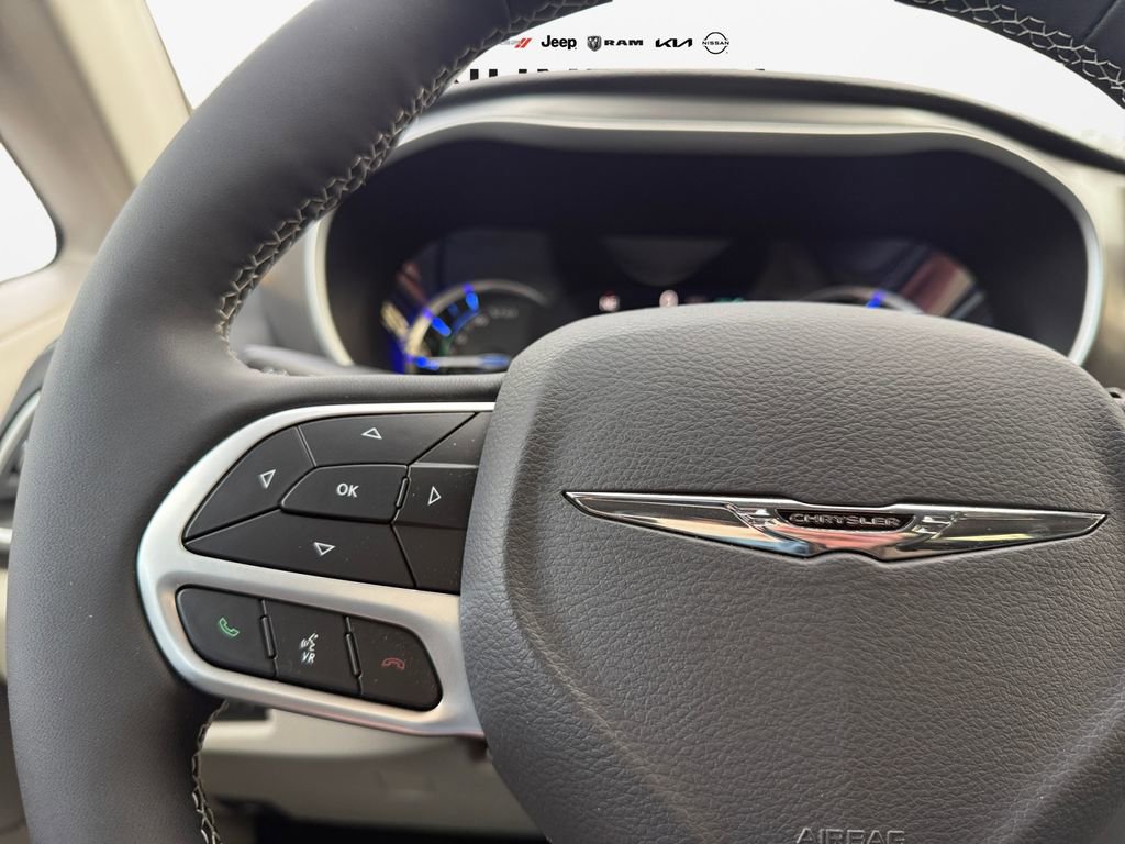 Certified 2023 Chrysler Pacifica Touring-L w/ Uconnect Theater Family Group image 25