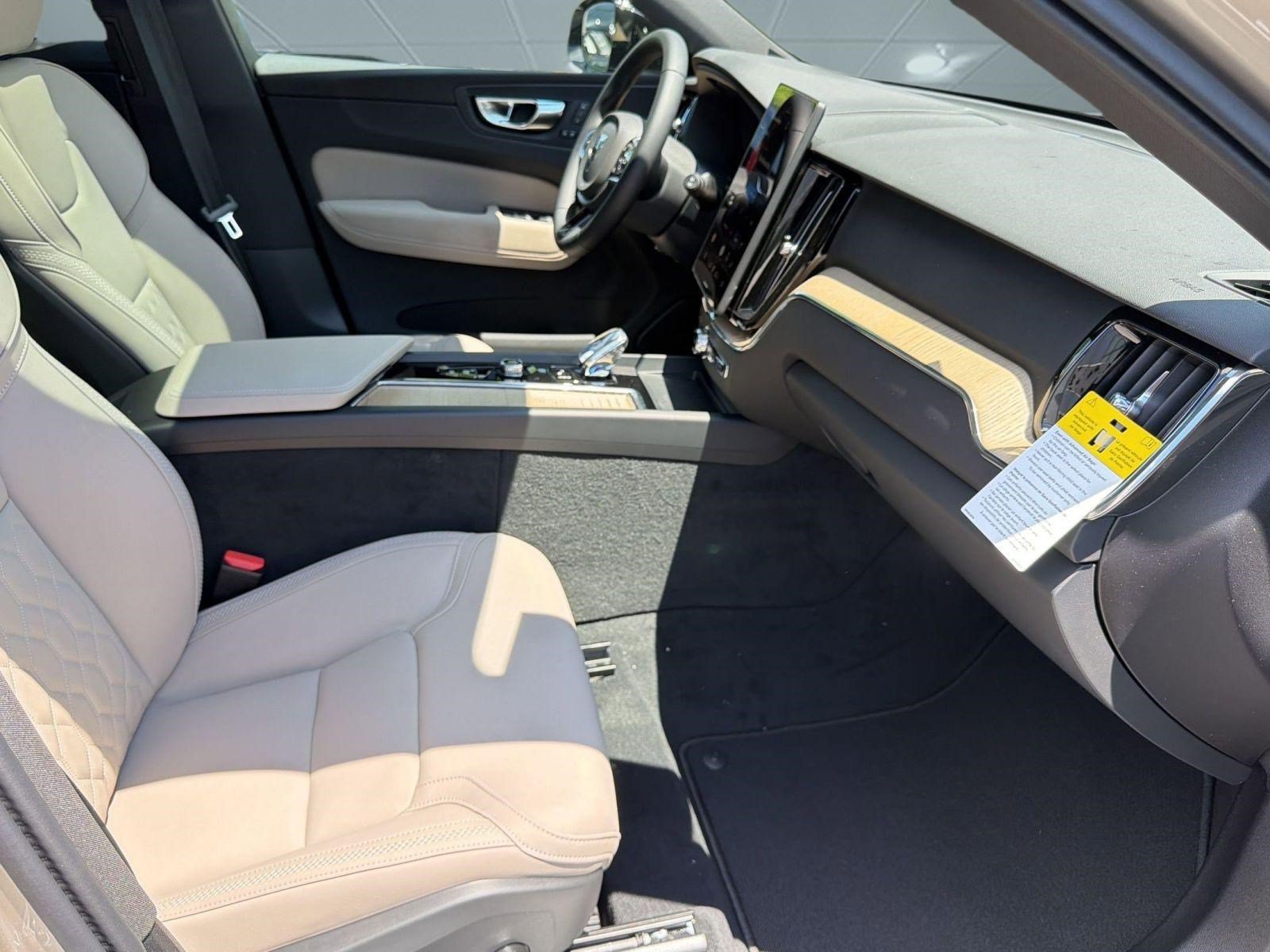 New 2026 Volvo XC60 B5 Core AWD/4WD image 30