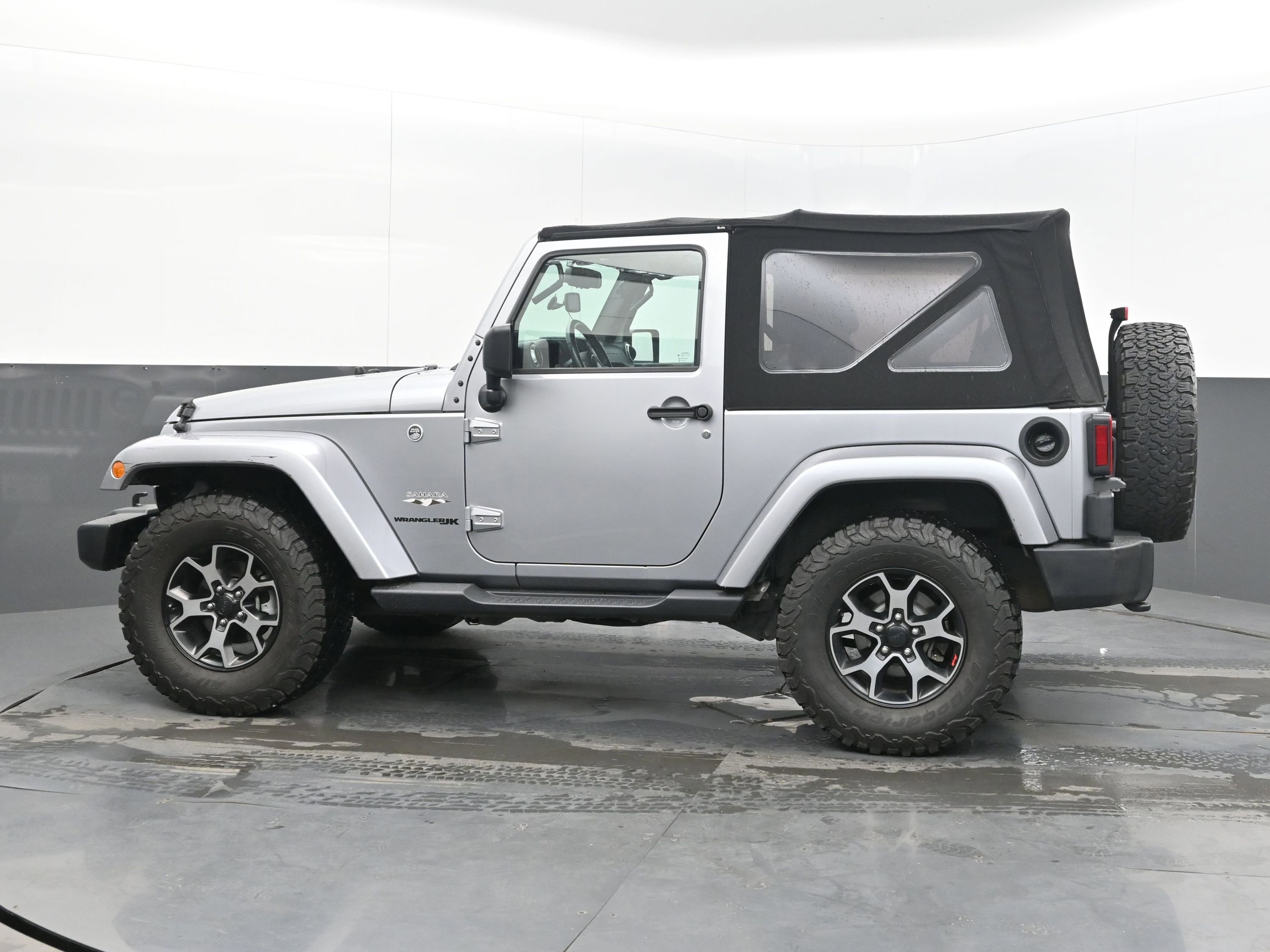 Used 2018 Jeep Wrangler Sahara w/ Connectivity Group image 7