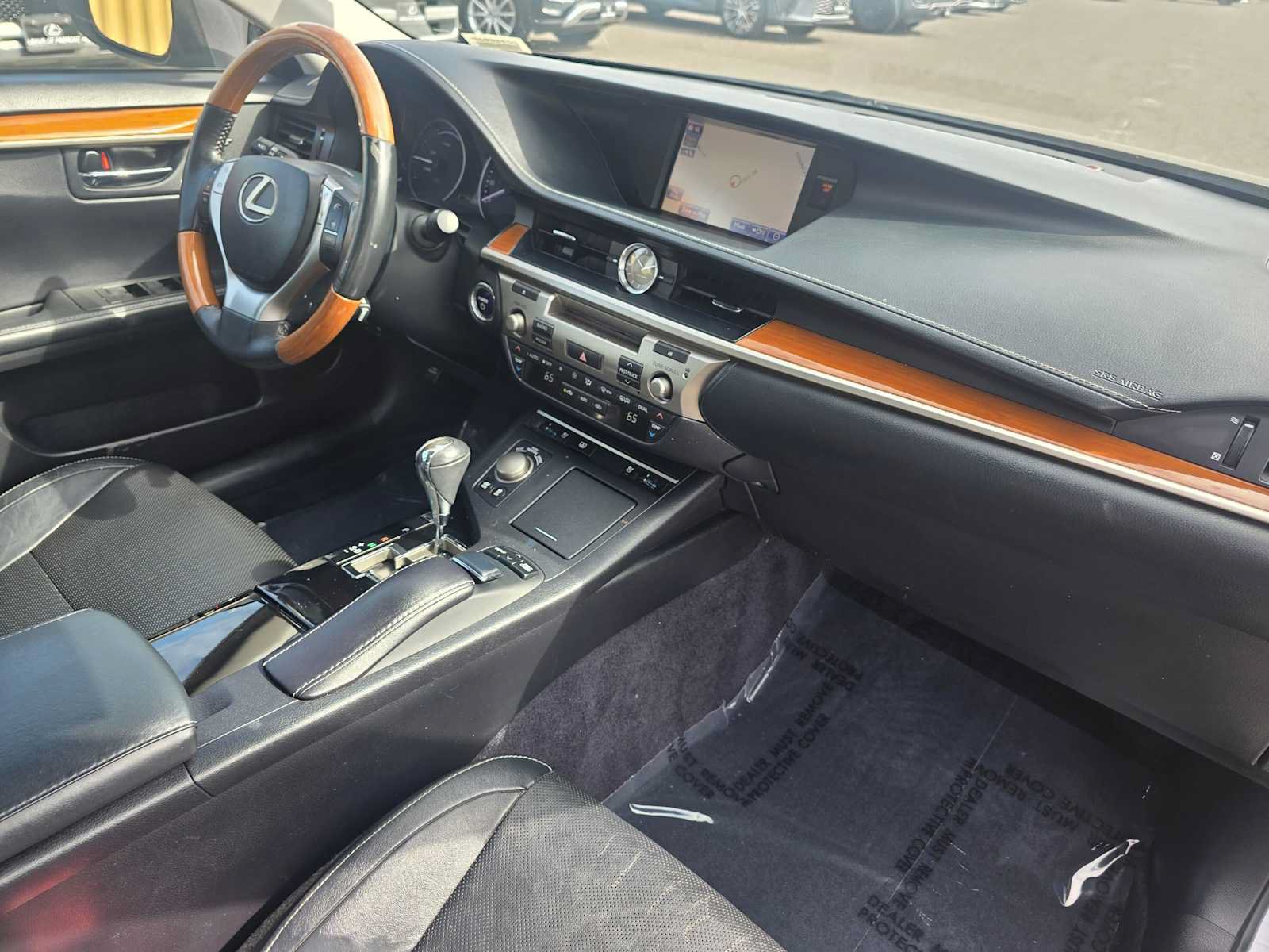 Used 2014 Lexus ES 300h w/ Luxury Package w/Bamboo Trim FWD image 11