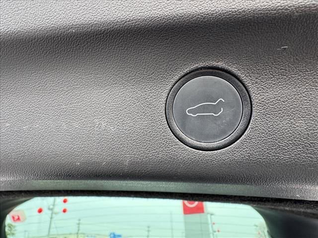 Used 2022 Tesla Model Y Long Range image 12