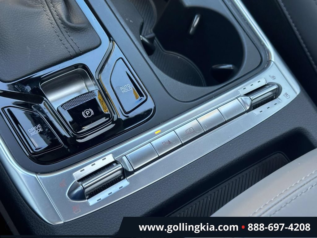 Certified 2025 Kia Carnival SX FWD image 28