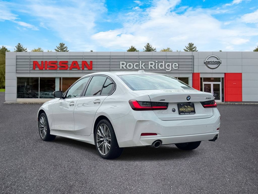 Used 2023 BMW 330i xDrive Sedan w/ Premium Package AWD/4WD image 3