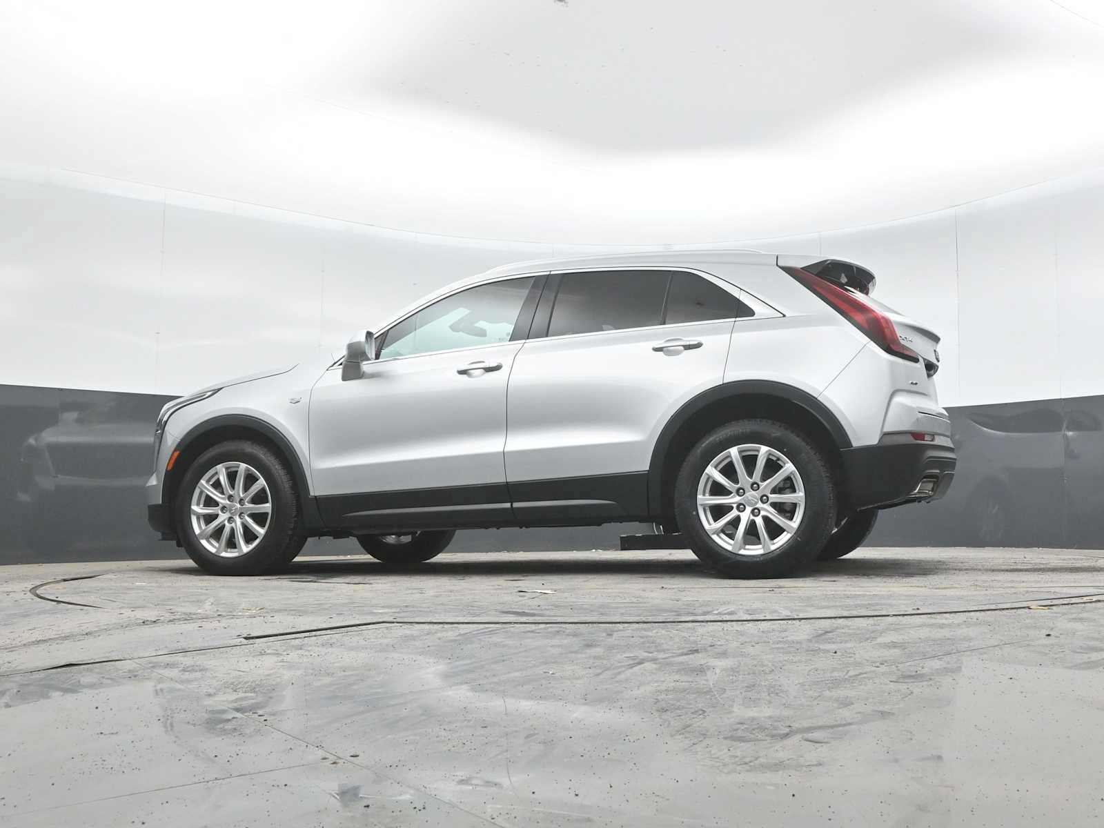 Used 2019 Cadillac XT4 Luxury w/ Cold Weather Package AWD/4WD image 38