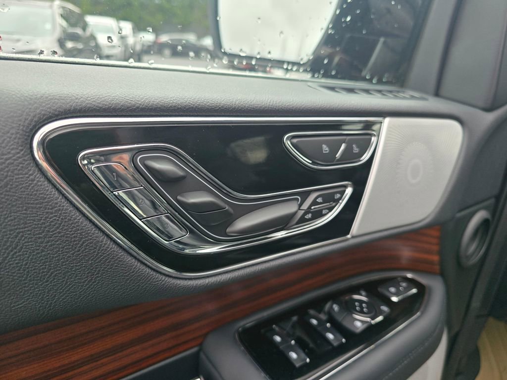 Used 2024 Lincoln Navigator L Reserve image 25