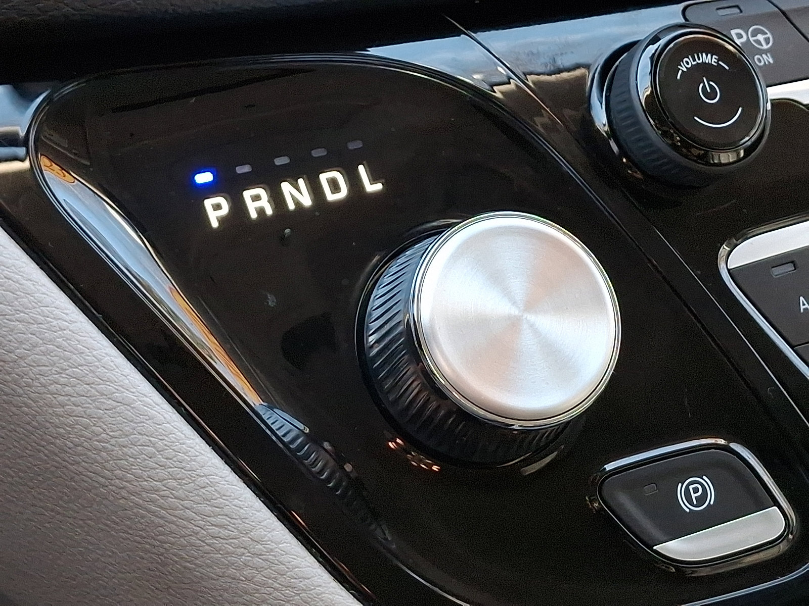 Certified 2023 Chrysler Pacifica Touring-L image 16