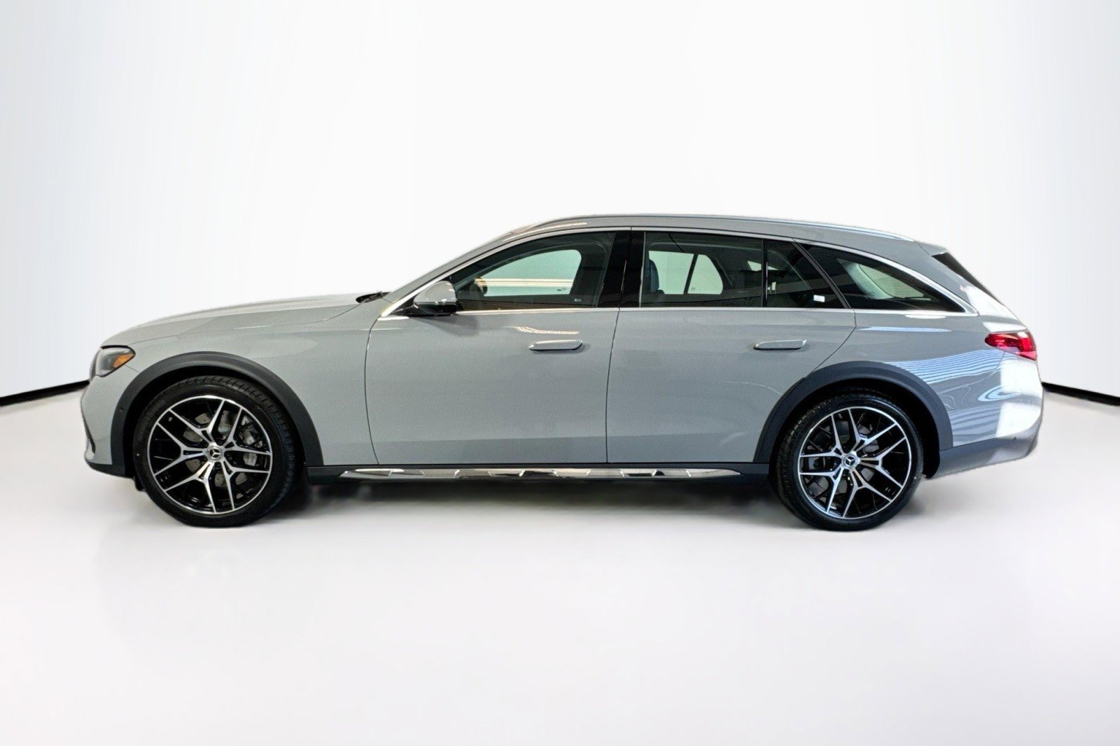 New 2026 Mercedes-Benz E 450 4MATIC All-Terrain Wagon image 8