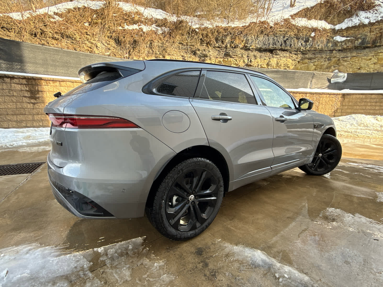 New 2026 Jaguar F-PACE R-Dynamic S image 3