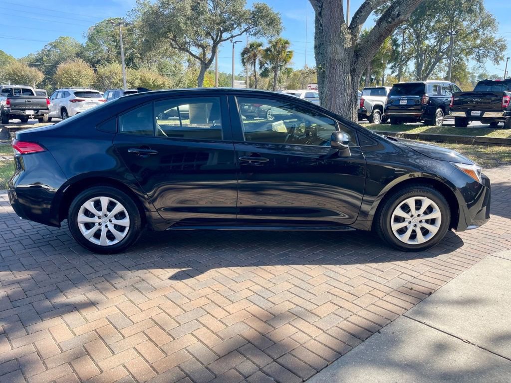 Used 2025 Toyota Corolla LE FWD image 6