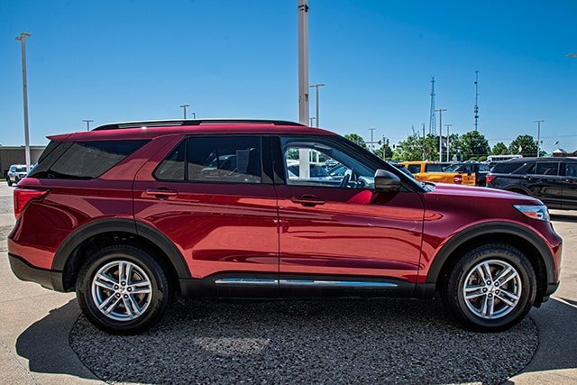 Used 2021 Ford Explorer XLT w/ Equipment Group 202A AWD/4WD image 6