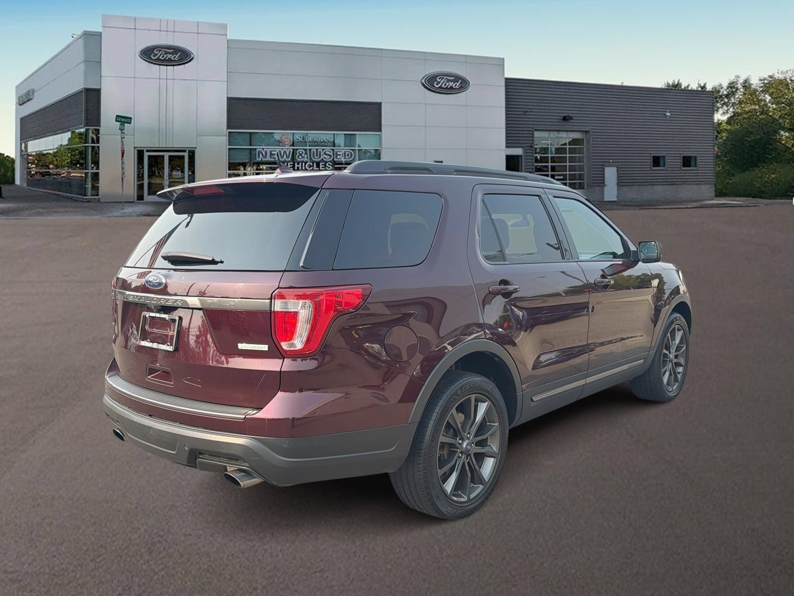 Used 2019 Ford Explorer XLT w/ Equipment Group 202A FWD image 9