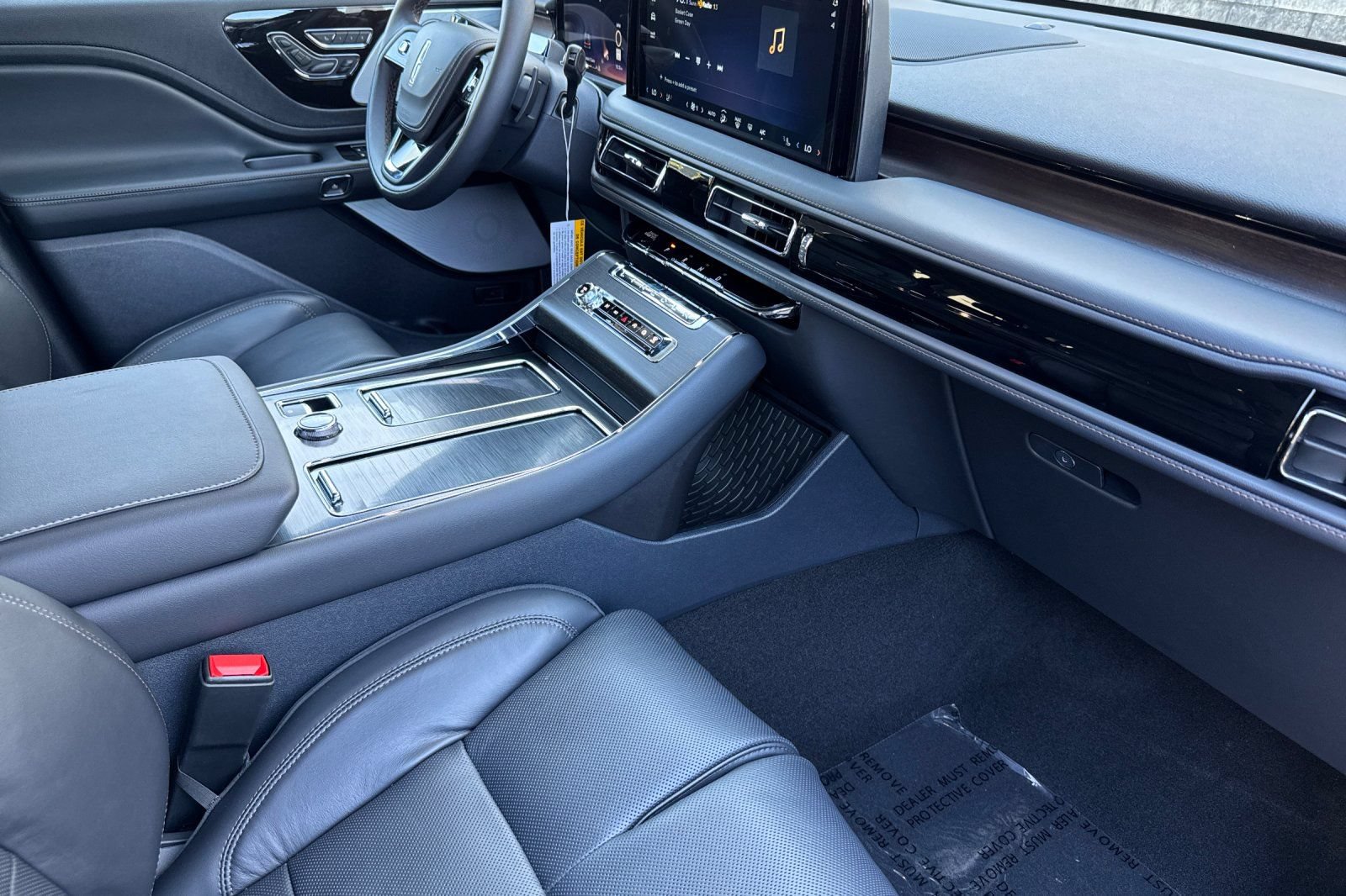 New 2025 Lincoln Aviator Reserve w/ Luxury Package RWD image 16