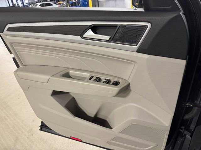 Used 2022 Volkswagen Atlas SE w/ Panoramic Sunroof Package AWD/4WD image 6
