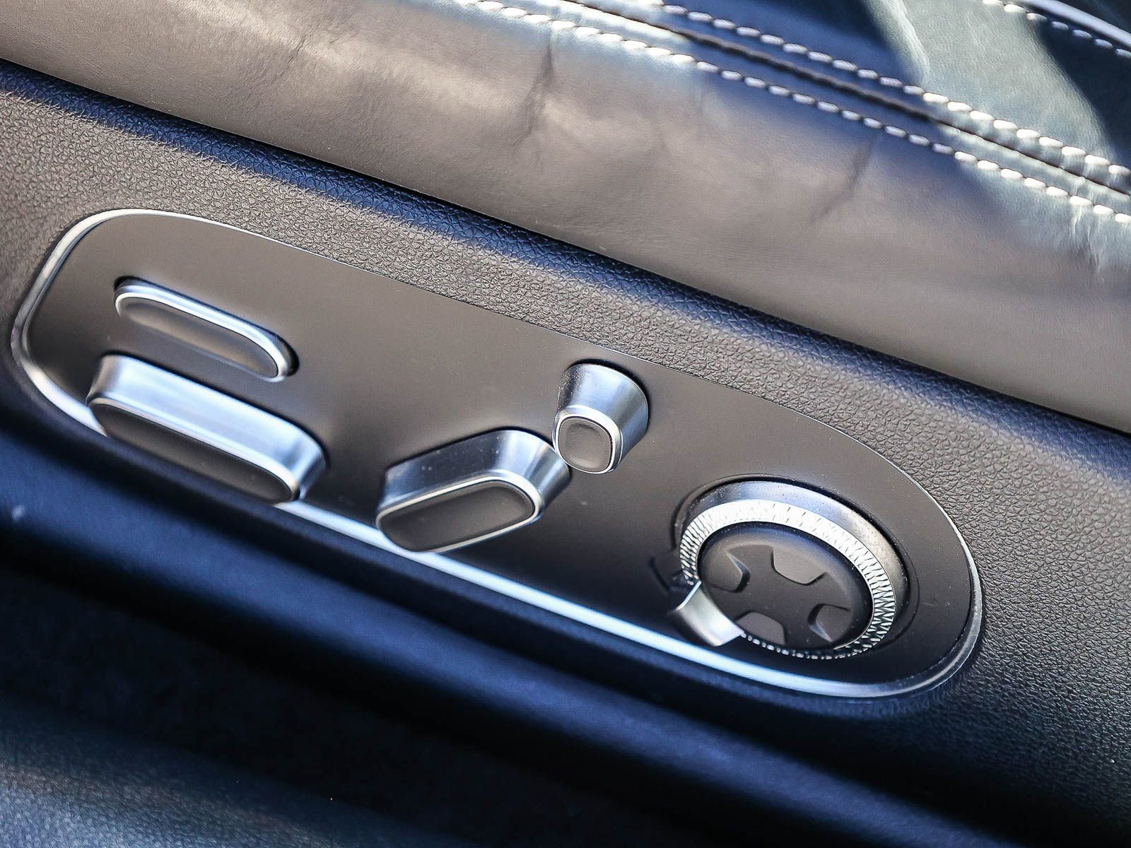 Used 2023 Genesis G90 3.5T AWD/4WD image 24