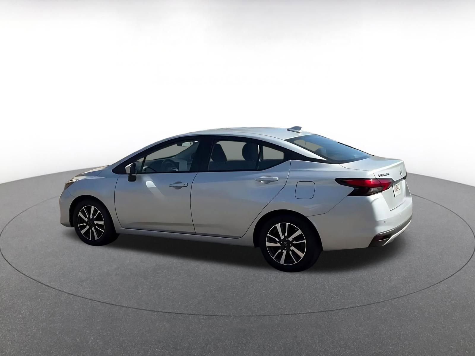 Used 2025 Nissan Versa SV image 10