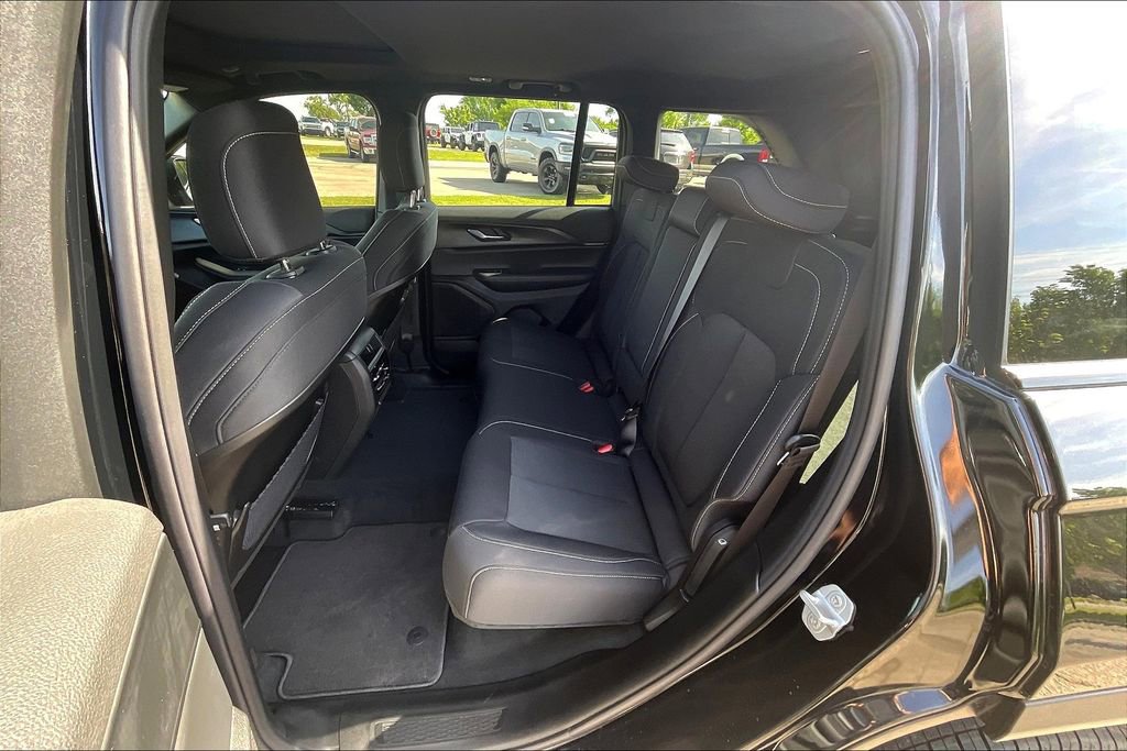 New 2025 Jeep Grand Cherokee Laredo X w/ Luxury Tech Group I image 10