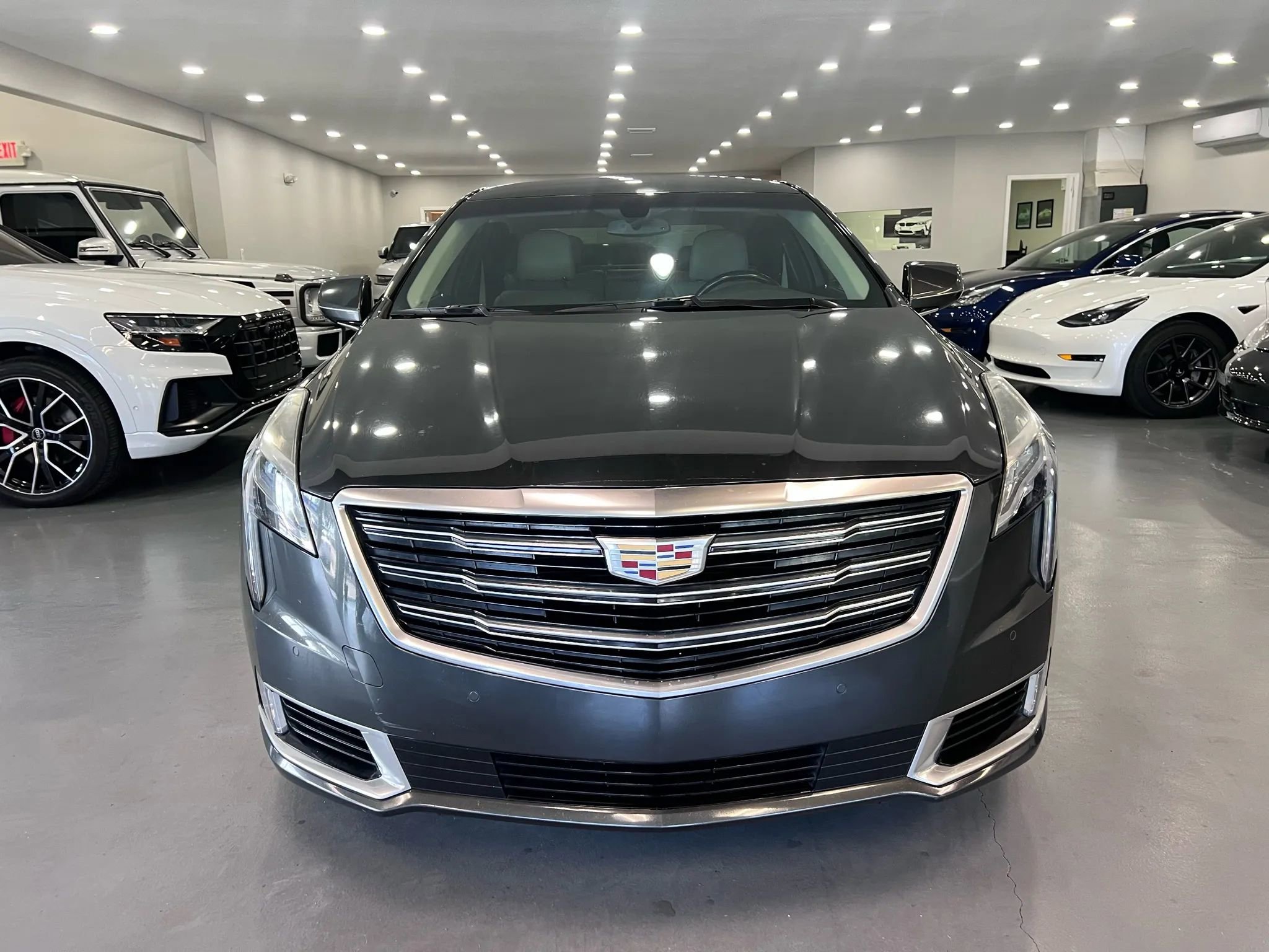 Used 2019 Cadillac XTS Luxury image 2
