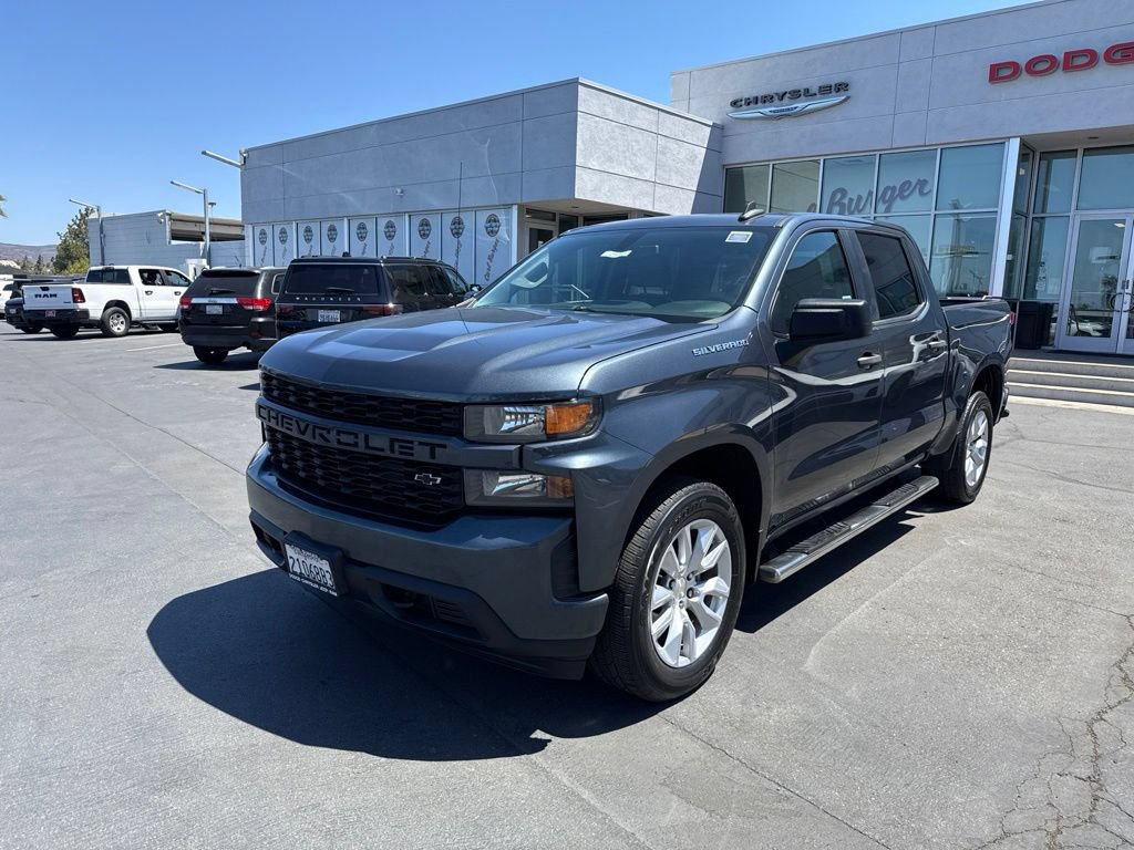 Used 2020 Chevrolet Silverado 1500 Custom w/ Custom Value Package RWD image 3