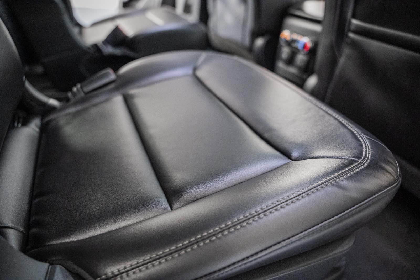 Used 2022 Ford Explorer XLT w/ Equipment Group 202A image 39