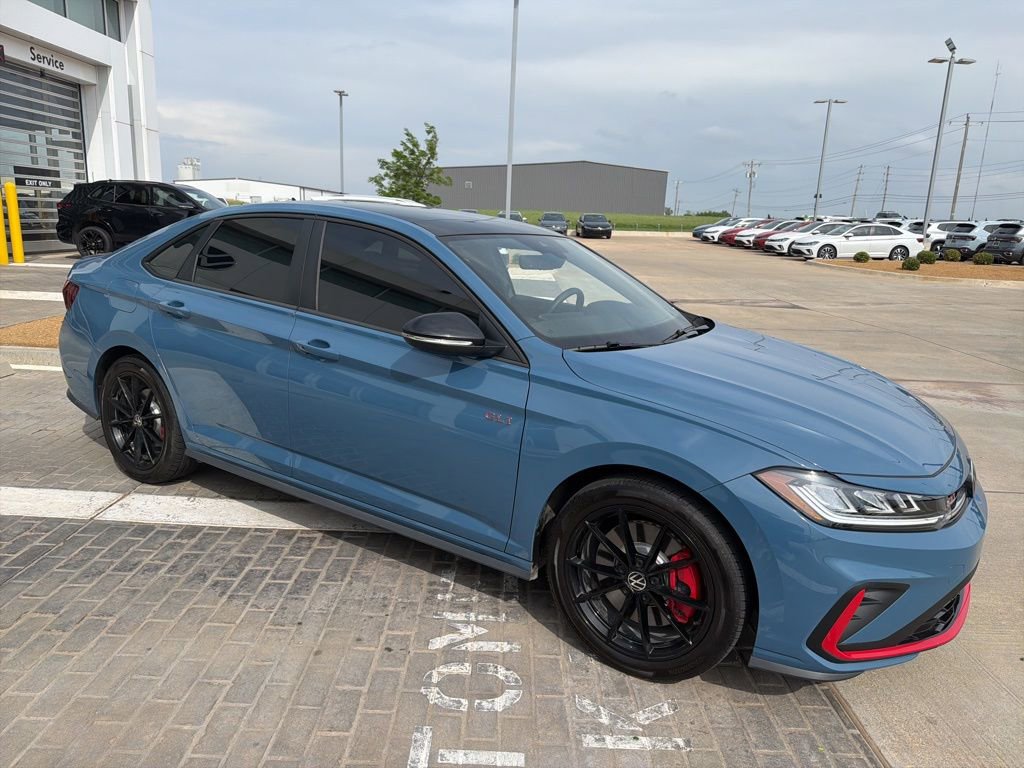 Used 2025 Volkswagen Jetta GLI Autobahn image 3