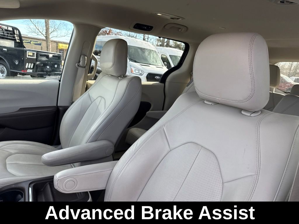 Used 2020 Chrysler Pacifica Touring-L w/ Tire & Wheel Group image 12