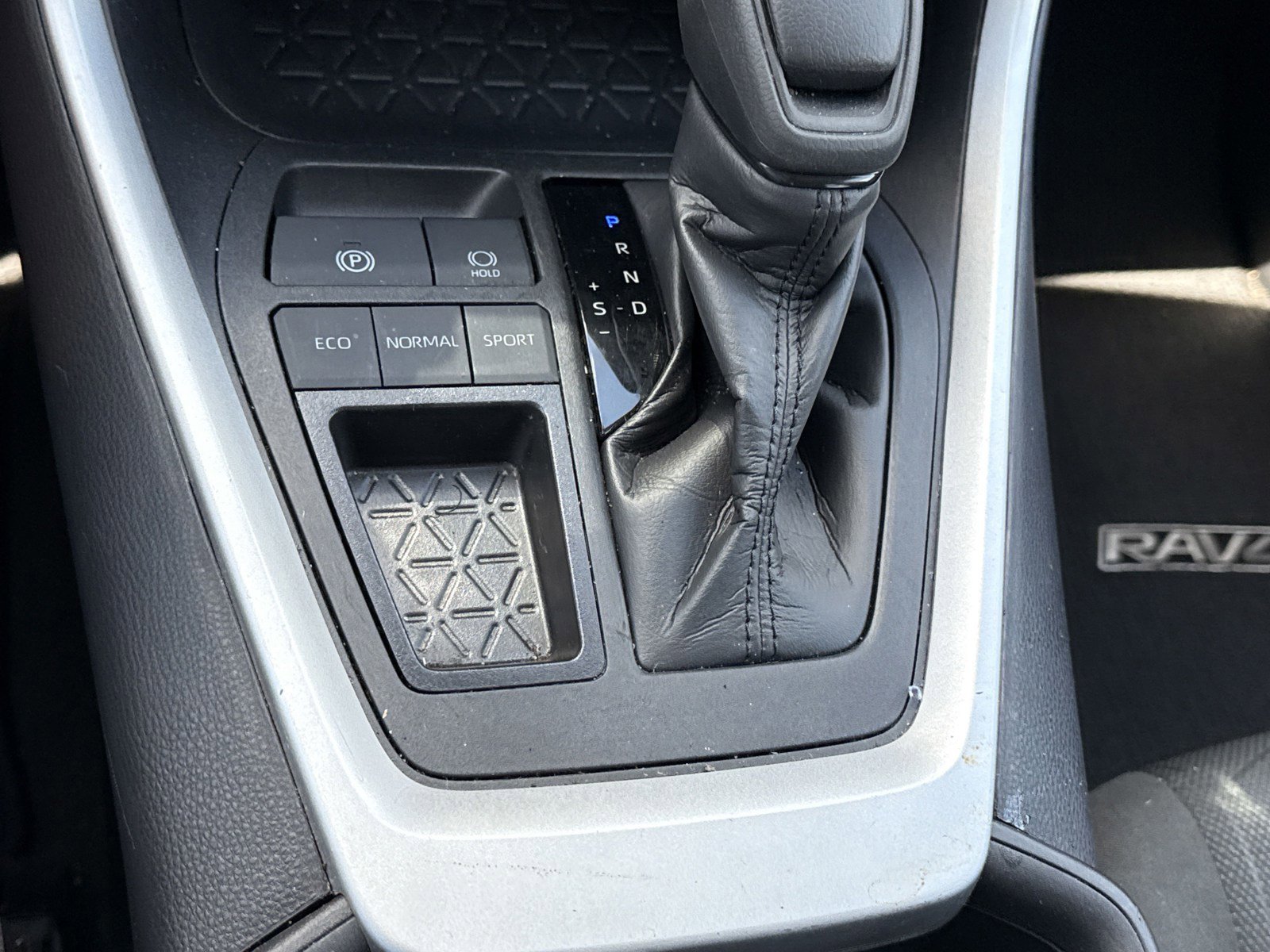 Used 2024 Toyota RAV4 XLE image 27