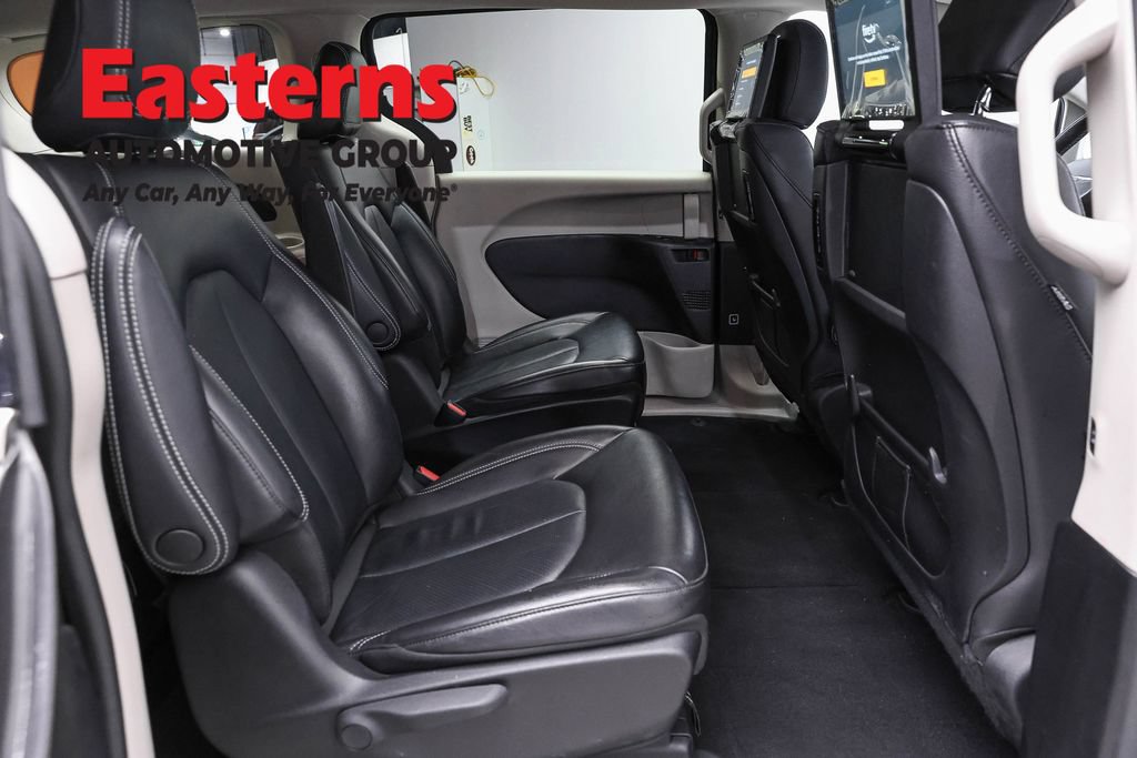 Used 2022 Chrysler Pacifica Touring-L w/ Uconnect Theater Family Group FWD image 26