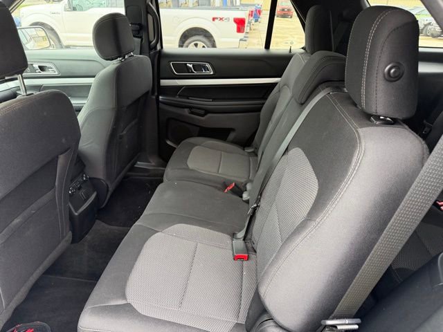 Used 2017 Ford Explorer XLT w/ Equipment Group 201A AWD/4WD image 14