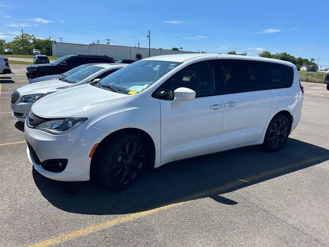 Used 2020 Chrysler Pacifica Touring w/ S Appearance Package FWD image 7
