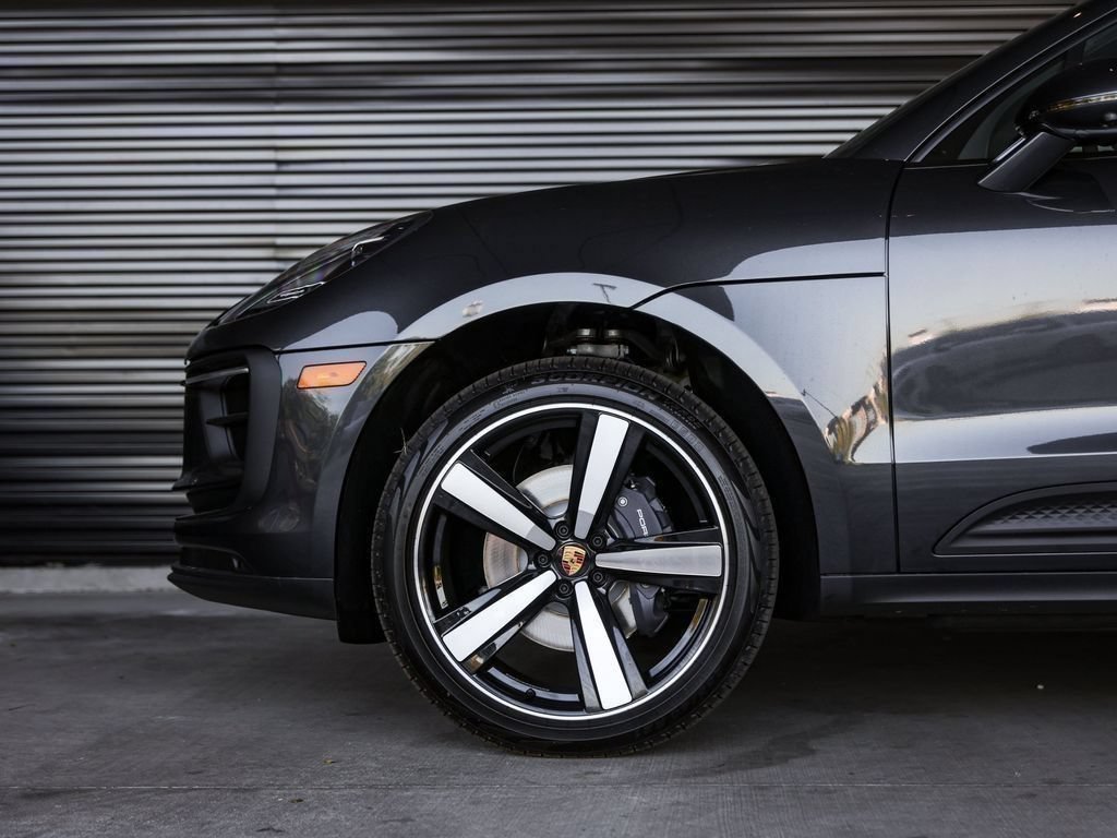 Certified 2026 Porsche Macan AWD/4WD image 13