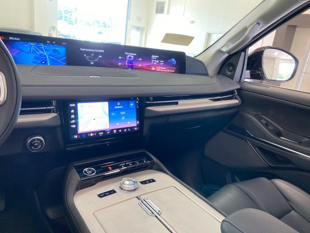 New 2027 Lincoln Navigator L Reserve AWD/4WD image 16