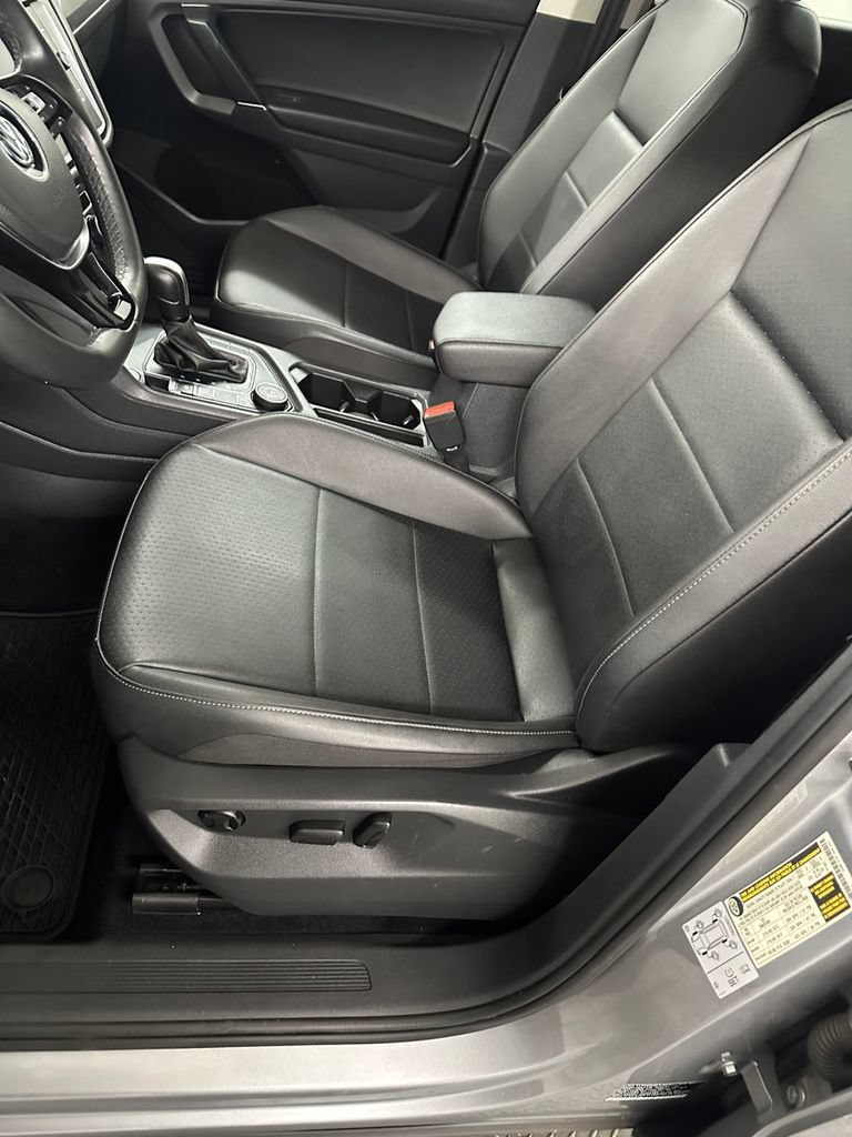 Used 2020 Volkswagen Tiguan SE w/ 3rd Row Seat Package AWD/4WD image 13