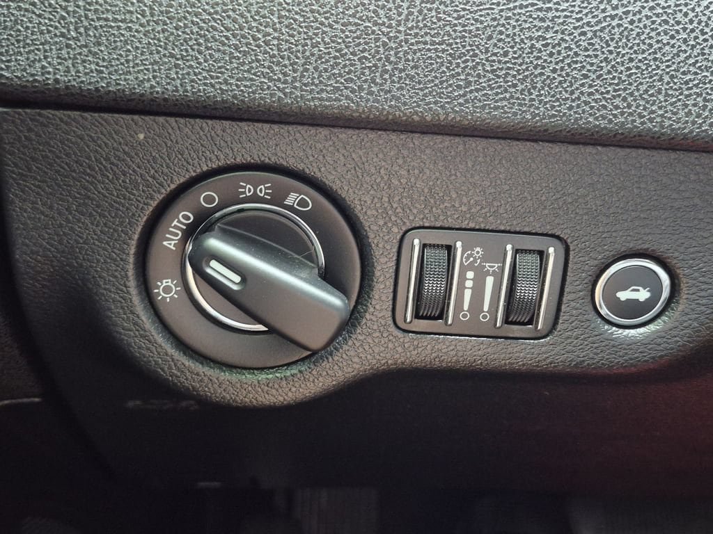 Used 2022 Chrysler 300 Touring RWD image 10