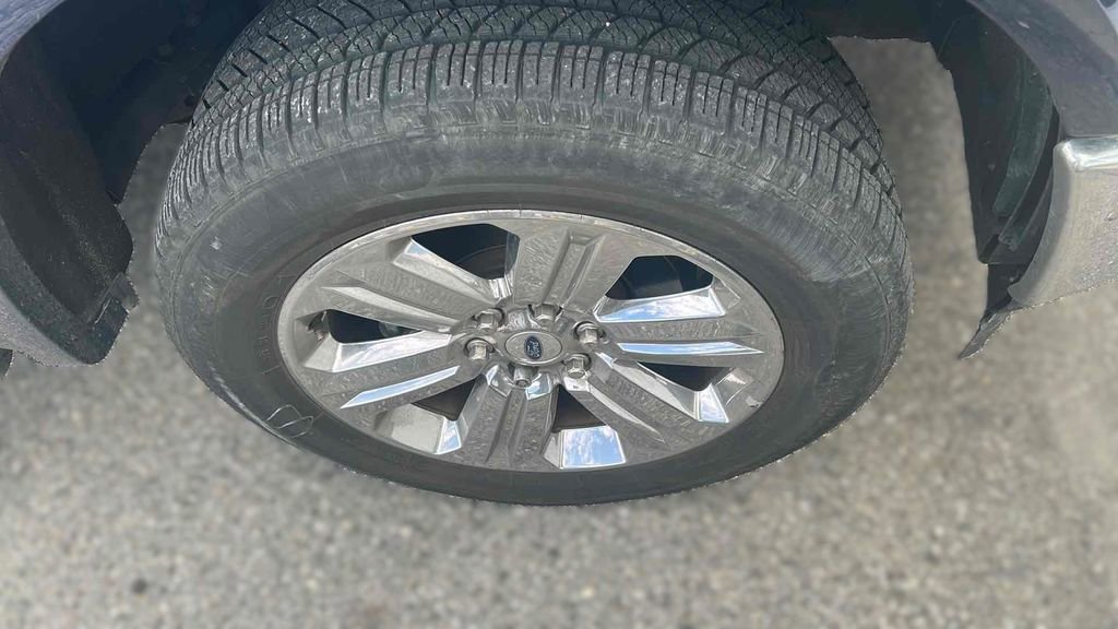 Used 2018 Ford F150 Lariat w/ Equipment Group 502A Luxury image 13